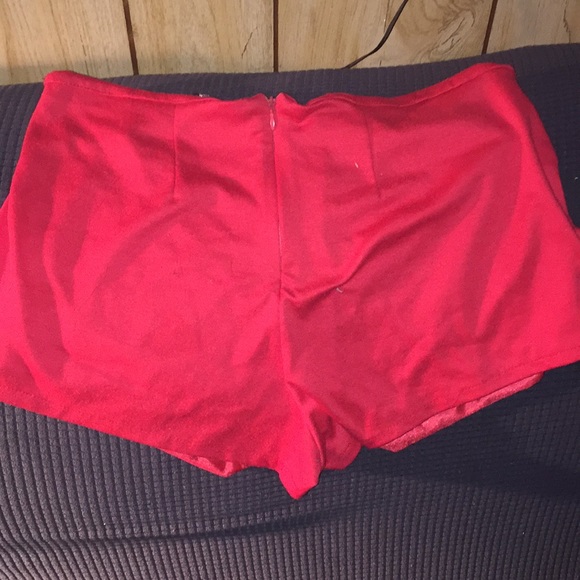 Red skort - Picture 2 of 2